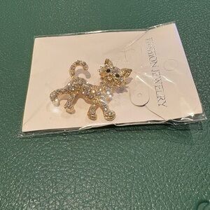 Sparkling Cat Brooch